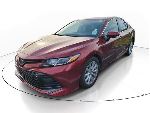 Pearl 2018 Toyota Camry LE