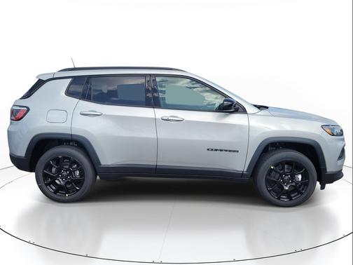 Silver Zynith Metallic Clearcoat 2026 Jeep Compass Sport