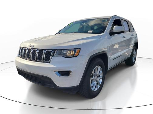 Bright White Clearcoat 2021 Jeep Grand Cherokee Laredo