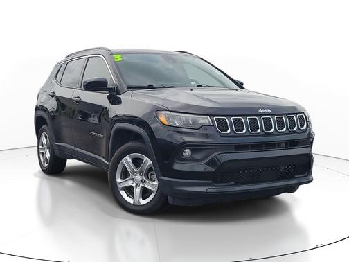 Diamond Black Crystal Pearlcoat 2023 Jeep Compass Latitude