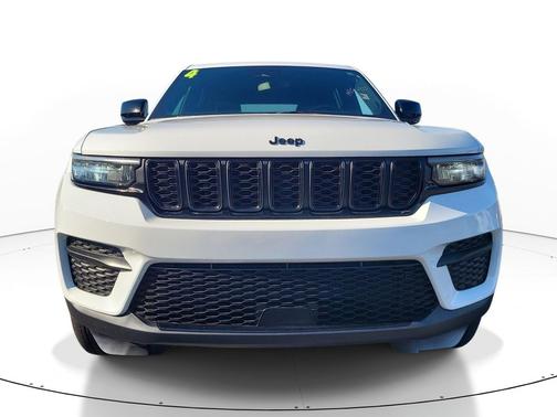 Bright White Clearcoat 2024 Jeep Grand Cherokee Altitude