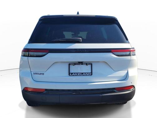 Bright White Clearcoat 2024 Jeep Grand Cherokee Altitude