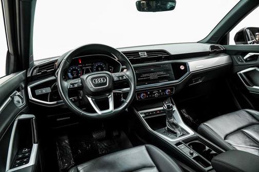 2025 Audi Q3 Premium 45 TFSI S line quattro Tiptronic