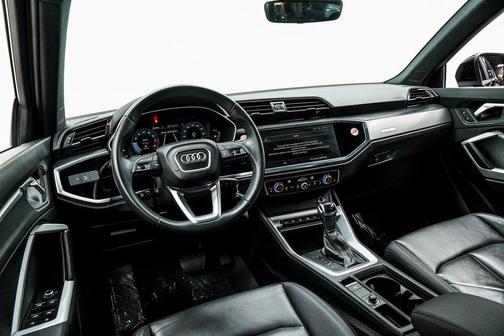 2025 Audi Q3 Premium 45 TFSI S line quattro Tiptronic