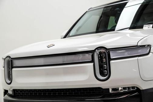2023 Rivian R1S Adventure