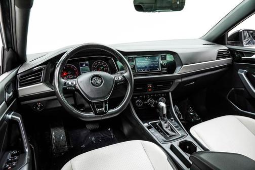 Platinum Gray Metallic 2021 Volkswagen Jetta 1.4T R-Line