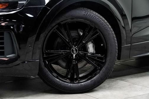 Mythos Black Metallic 2023 Audi Q8 55 Prestige