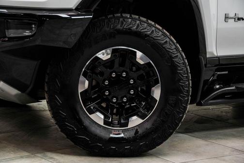 Interstellar White 2023 GMC HUMMER EV Pickup 3X