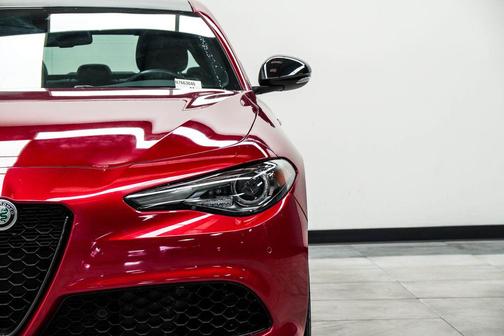 Rosso Etna 2022 Alfa Romeo Giulia Veloce