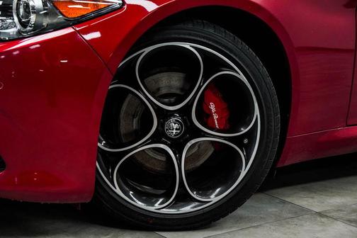 Rosso Etna 2022 Alfa Romeo Giulia Veloce