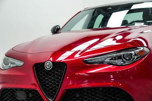 Rosso Etna 2022 Alfa Romeo Giulia Veloce