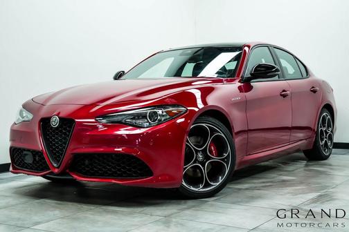 Rosso Etna 2022 Alfa Romeo Giulia Veloce