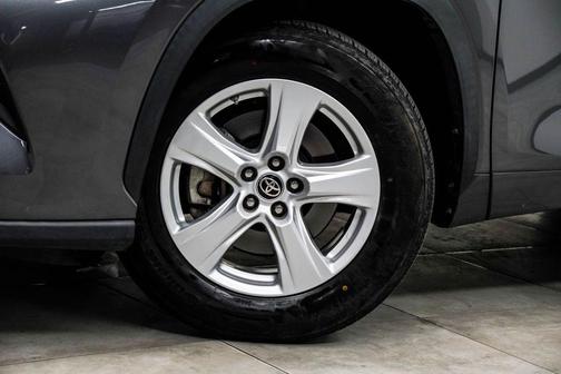 Magnetic Gray Metallic 2023 Toyota Highlander Platinum