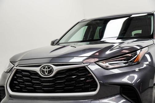 Magnetic Gray Metallic 2023 Toyota Highlander Platinum