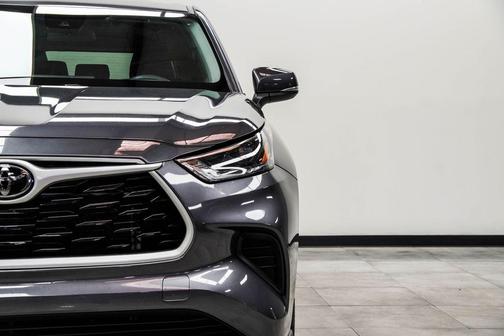 Magnetic Gray Metallic 2023 Toyota Highlander Platinum