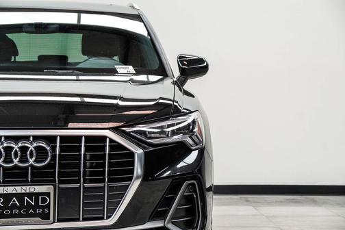 Mythos Black Metallic 2025 Audi Q3 Premium 45 TFSI S line quattro Tiptronic