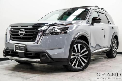 Solid Gray/Super Black 2024 Nissan Pathfinder Platinum 4WD