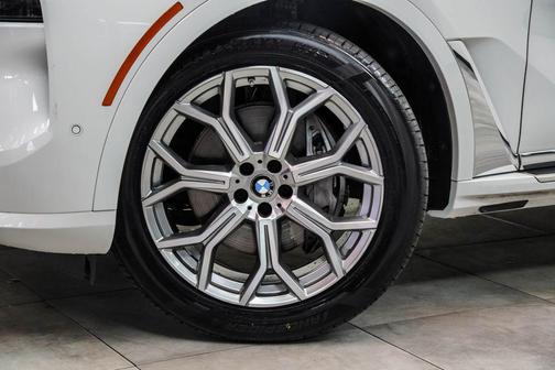 Alpine White 2026 BMW X7 xDrive40i