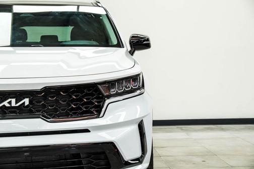 Glacial White Pearl 2023 Kia Sorento S