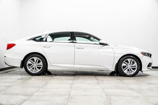 Photo 3 of 36 of 2019 Honda Accord LX