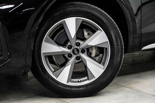 Brilliant Black 2022 Audi Q5 40 Premium