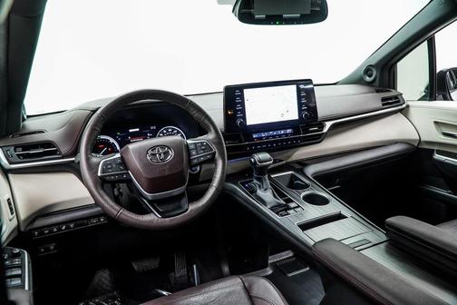 2023 Toyota Sienna Platinum 7 Passenger