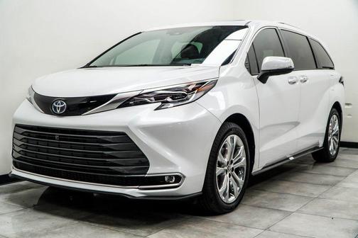 2023 Toyota Sienna Platinum 7 Passenger