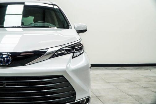 2023 Toyota Sienna Platinum 7 Passenger