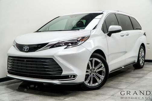 2023 Toyota Sienna Platinum 7 Passenger