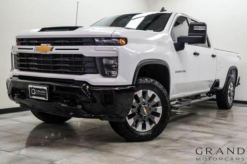 Summit White 2024 Chevrolet Silverado 2500 Custom