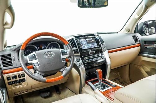 2015 Toyota Land Cruiser Base