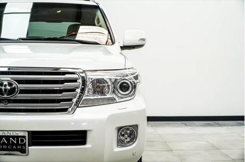 2015 Toyota Land Cruiser Base