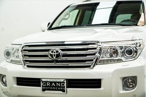 2015 Toyota Land Cruiser Base