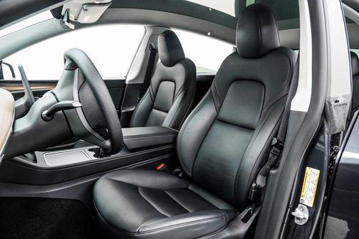 2025 Tesla Model Y Long Range Dual Motor Rear-Wheel Drive