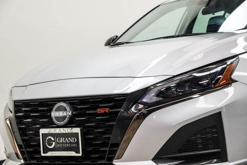 Brilliant Silver Metallic 2024 Nissan Altima SR FWD