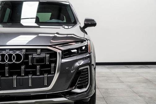 2025 Audi Q7 55 Premium Plus