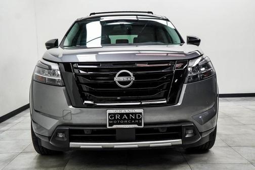 2022 Nissan Pathfinder SL 2WD