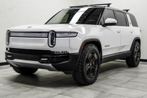 2023 Rivian R1S Adventure