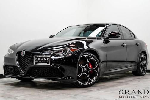 Vulcano Black Metallic 2023 Alfa Romeo Giulia Veloce AWD