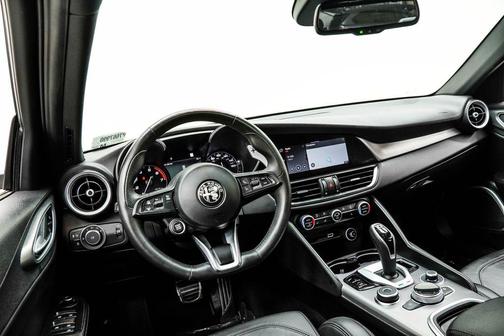 Vulcano Black Metallic 2023 Alfa Romeo Giulia Veloce AWD