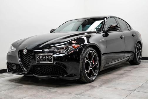 Vulcano Black Metallic 2023 Alfa Romeo Giulia Veloce AWD
