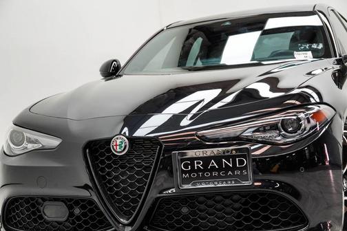 Vulcano Black Metallic 2023 Alfa Romeo Giulia Veloce AWD