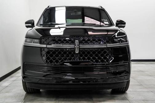 Black Metallic 2025 Lincoln Navigator Reserve