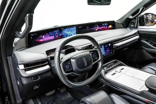 Black Metallic 2025 Lincoln Navigator Reserve