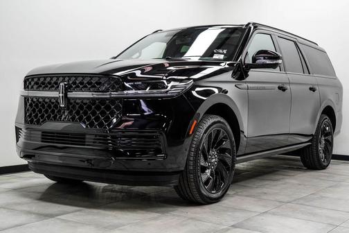 Black Metallic 2025 Lincoln Navigator Reserve