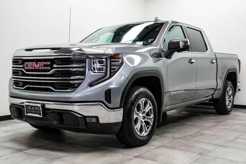 Sterling Metallic 2025 GMC Sierra 1500 SLT