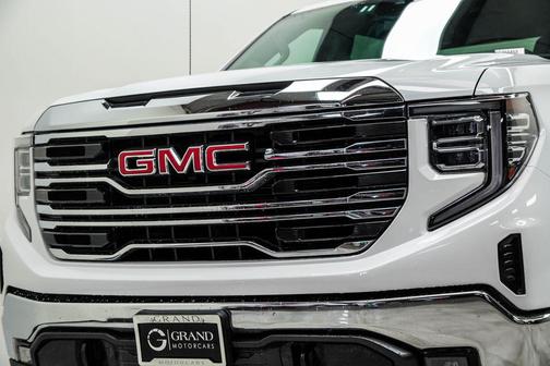 Summit White 2025 GMC Sierra 1500 SLT