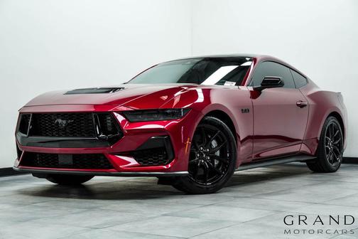 Molten Magenta Metallic Tri-coat 2025 Ford Mustang GT