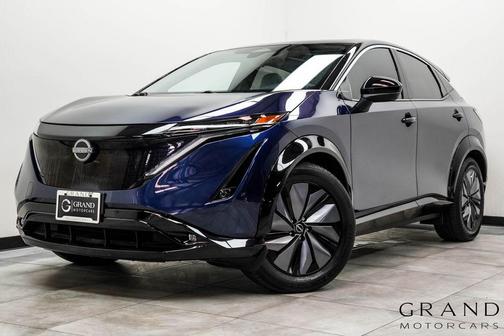 Deep Ocean Blue Pearl/Black Diamond Pearl 2024 Nissan ARIYA EVOLVE+