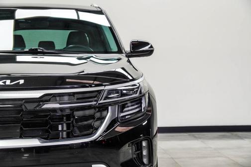 Fusion Black 2024 Kia Seltos SX Turbo